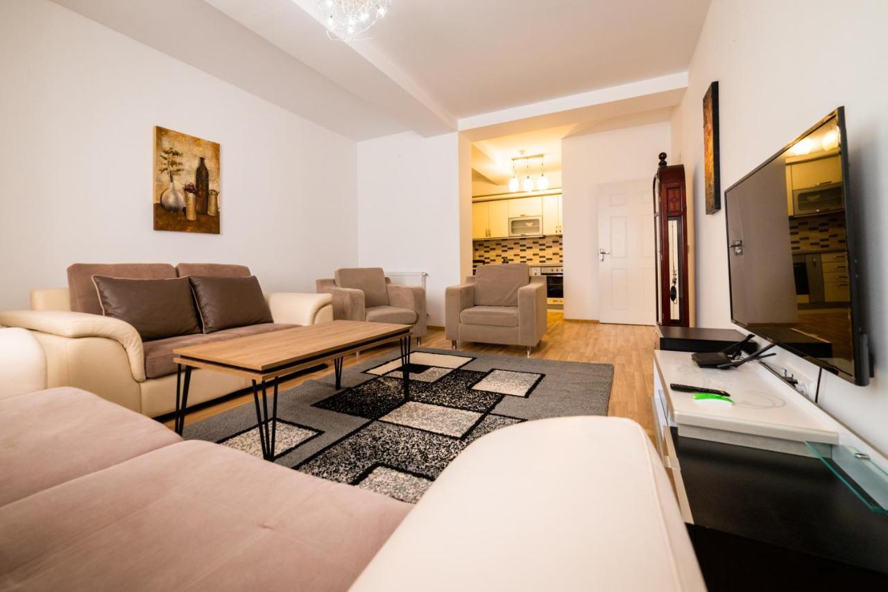 Cedartree Prishtina Apartment Prishtine Bagian luar foto